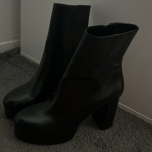 H&M Leathered heeled boots